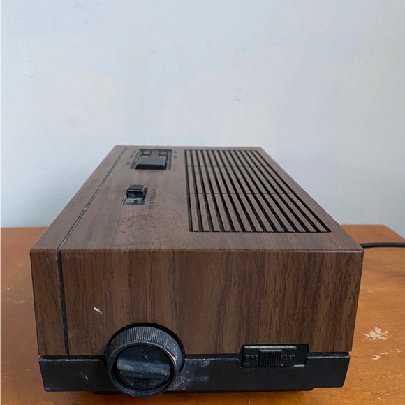 VINTAGE 80s General Electric 7-4640A AM FM Digital Alarm Clock Radio - Picture 5 of 12